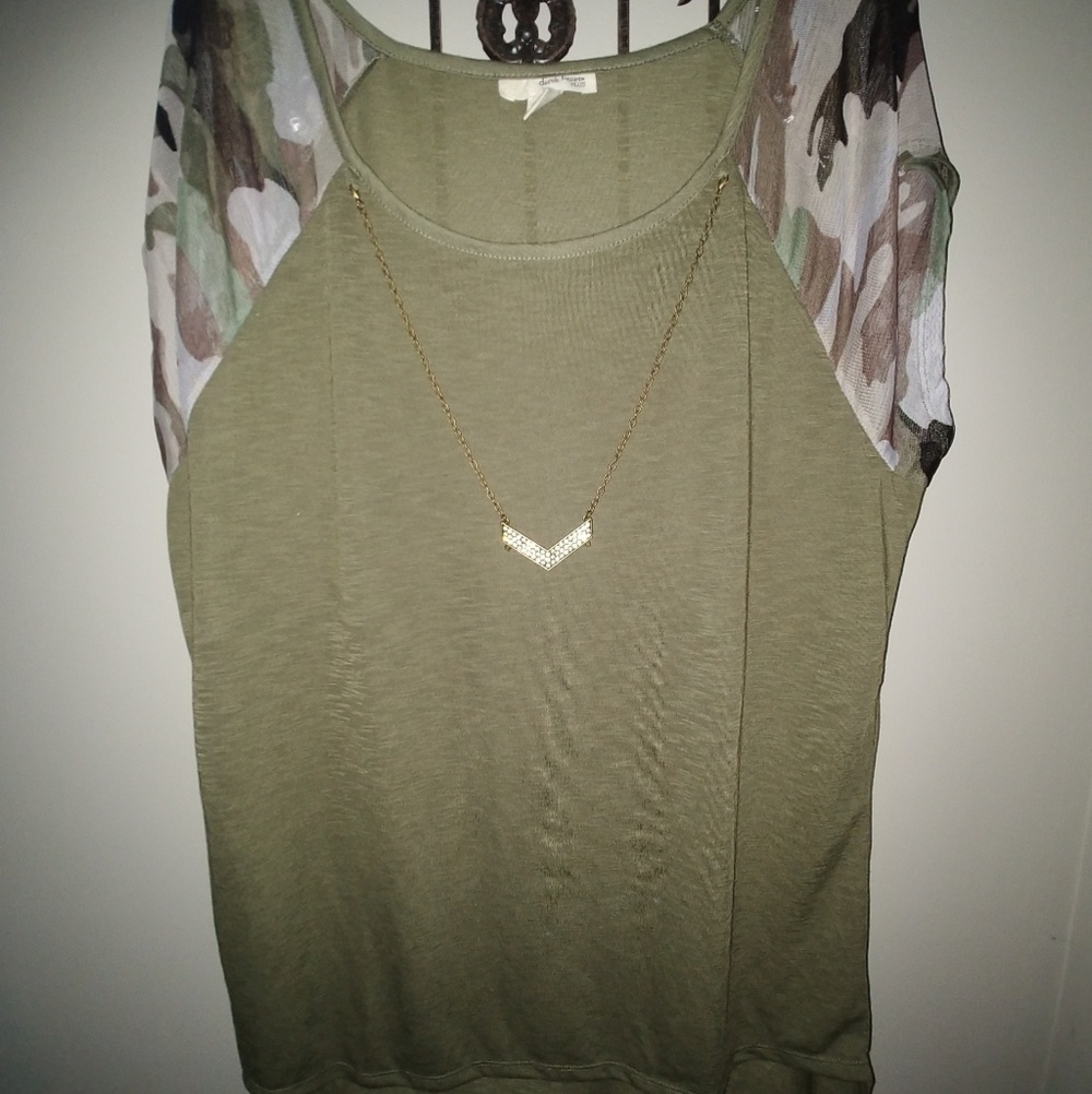 Camo top with built in necklace